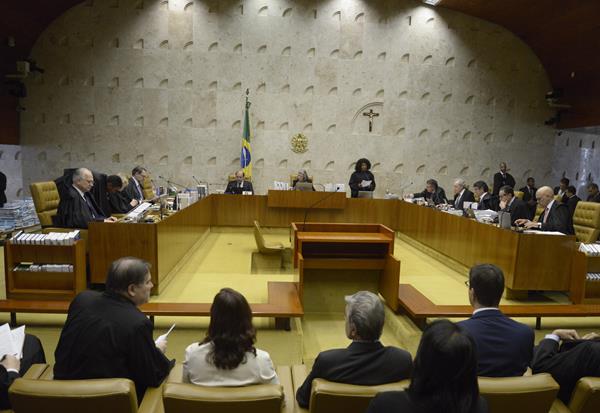 O amianto sufoca sessão e a ministra Carmem Lucia adia votação